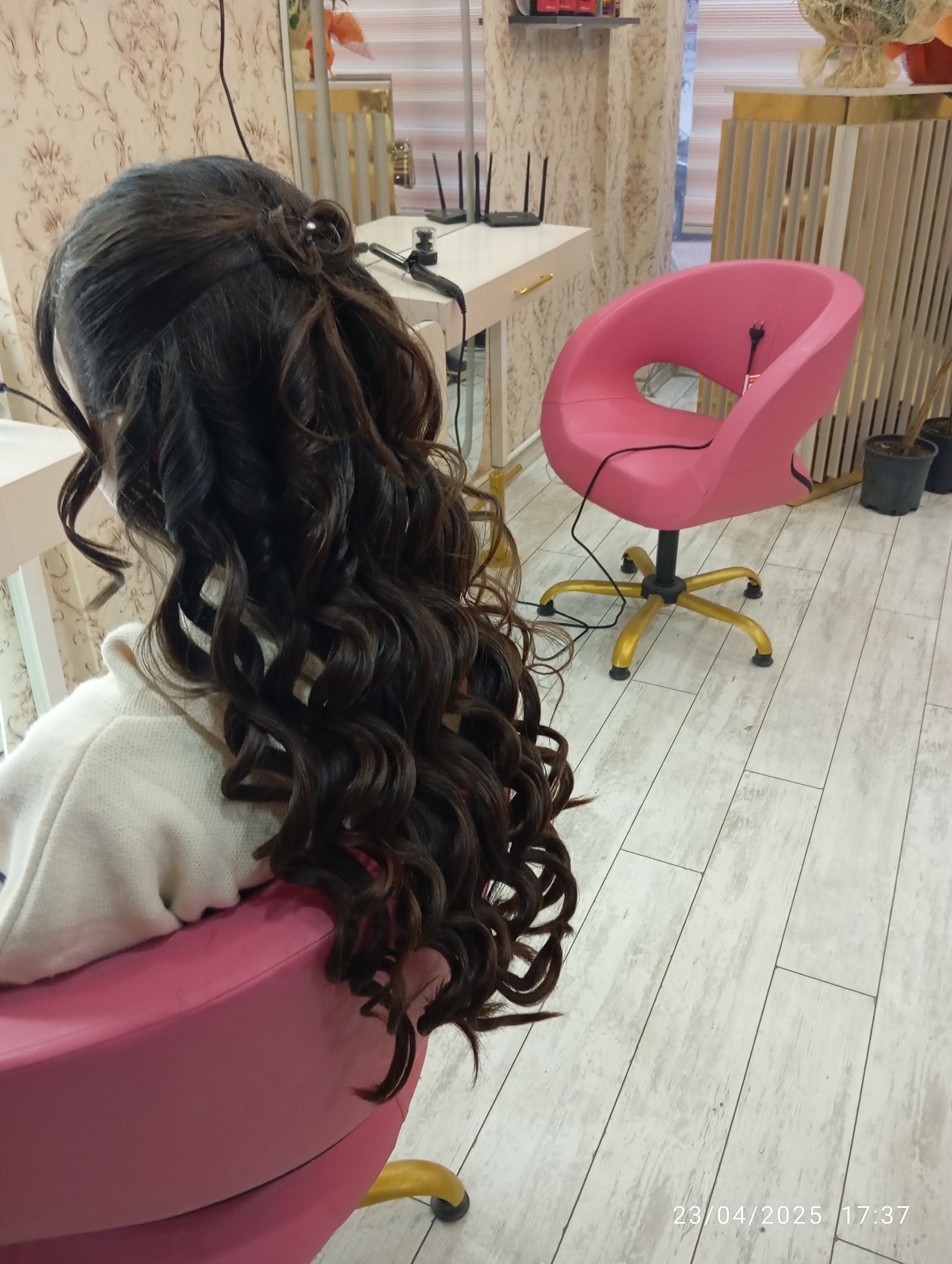SALOON ÖZNUR GÜZELLİK VE BAYAN KUAFÖRÜ